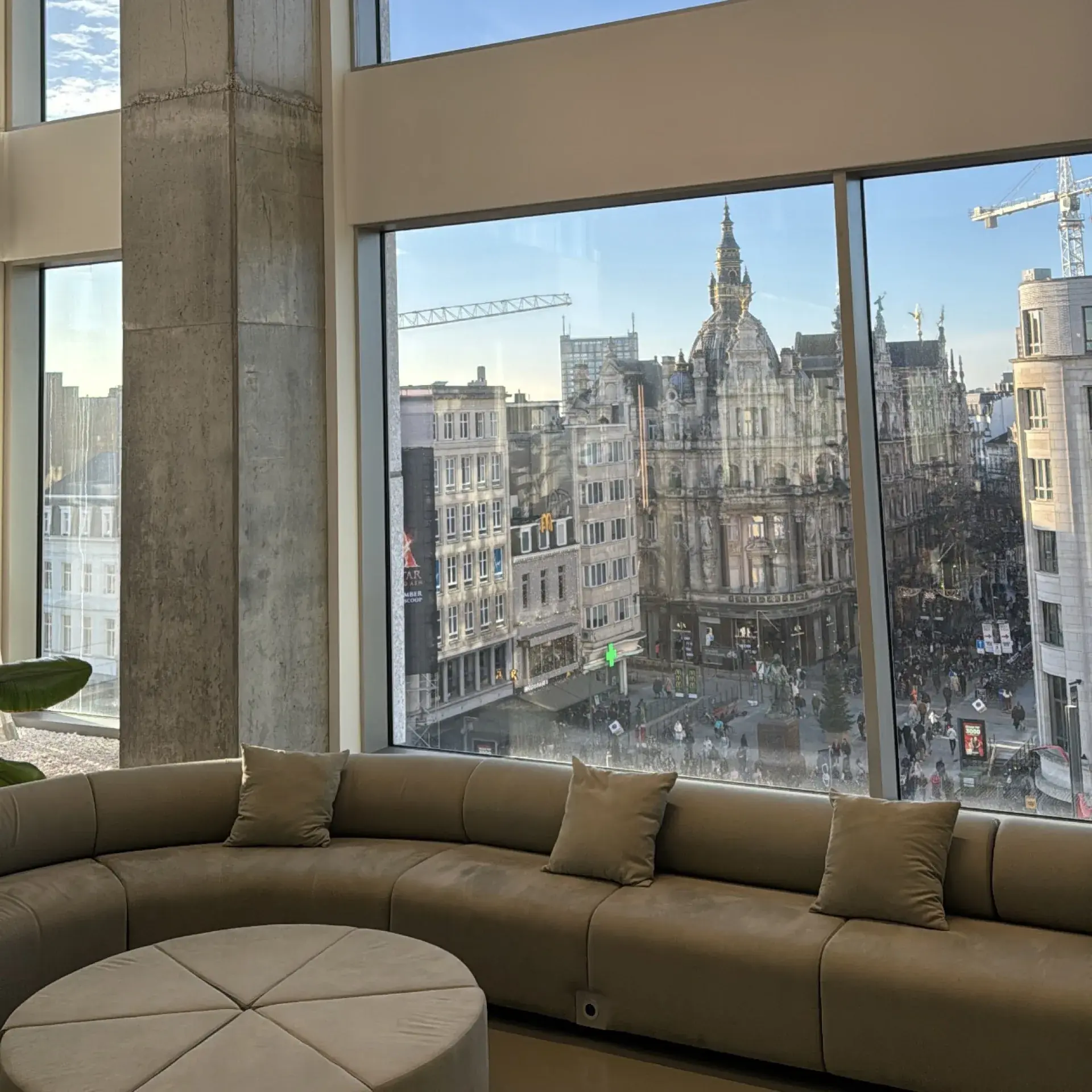 Uitzicht op de Meir vanuit Creative Hero kantoor Antwerpen